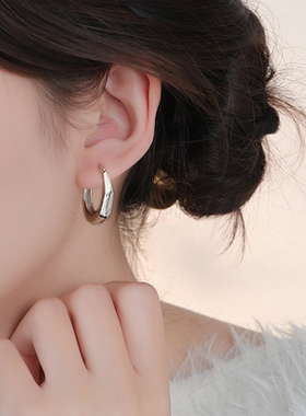 极简潺流素圈耳圈轻奢小众高级感耳环独特百搭气质耳饰女简约耳扣
