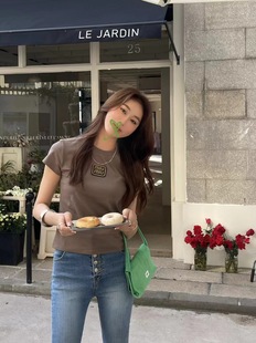 设计感圆领字母修身T恤艾谜2024春夏新款韩版百搭显瘦短袖打底衫