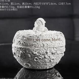 newNordic Astronaut/Spaceman Ash Tray Living Room Decoration