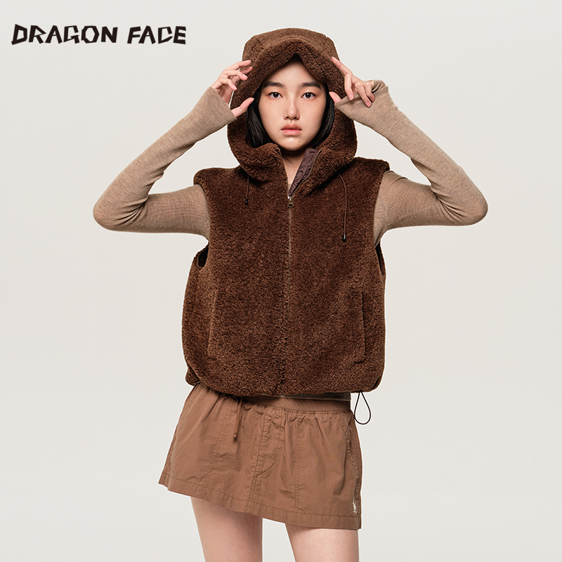 【何超莲同款】龙脸 DRAGON FACE 毛绒连帽马甲摩卡棕马甲