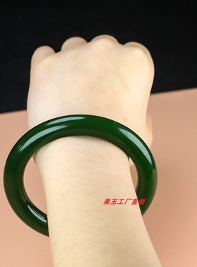 手镯和田玉碧玉菠菜绿和田玉手镯