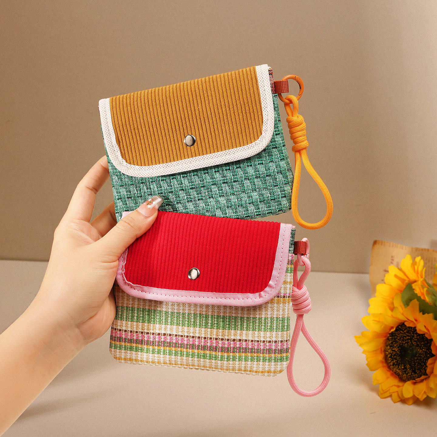 高颜值零钱包女新款复古随身便携卡包可挂卫生巾收纳包迷你化妆包