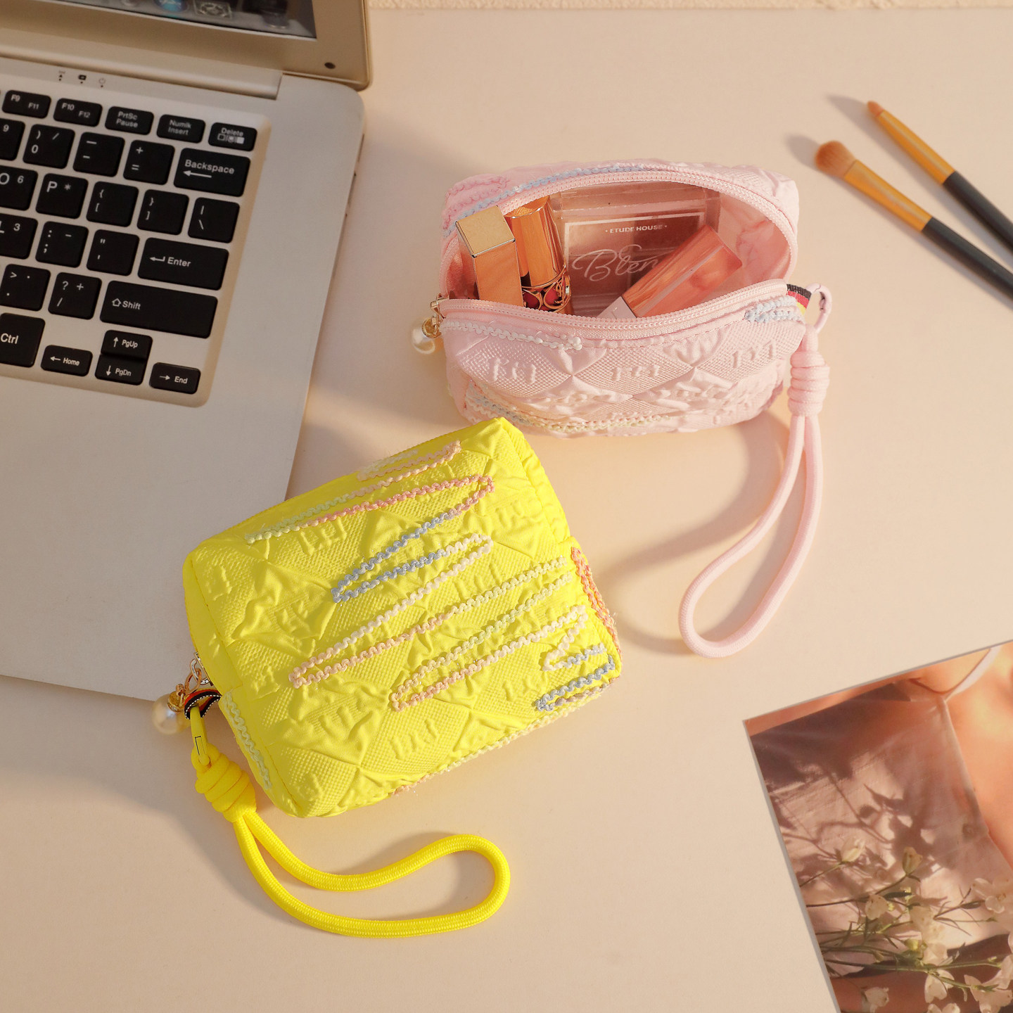 网红褶皱迷你化妆包挂绳拉链口红包卫生巾收纳包纸巾包便携姨妈包