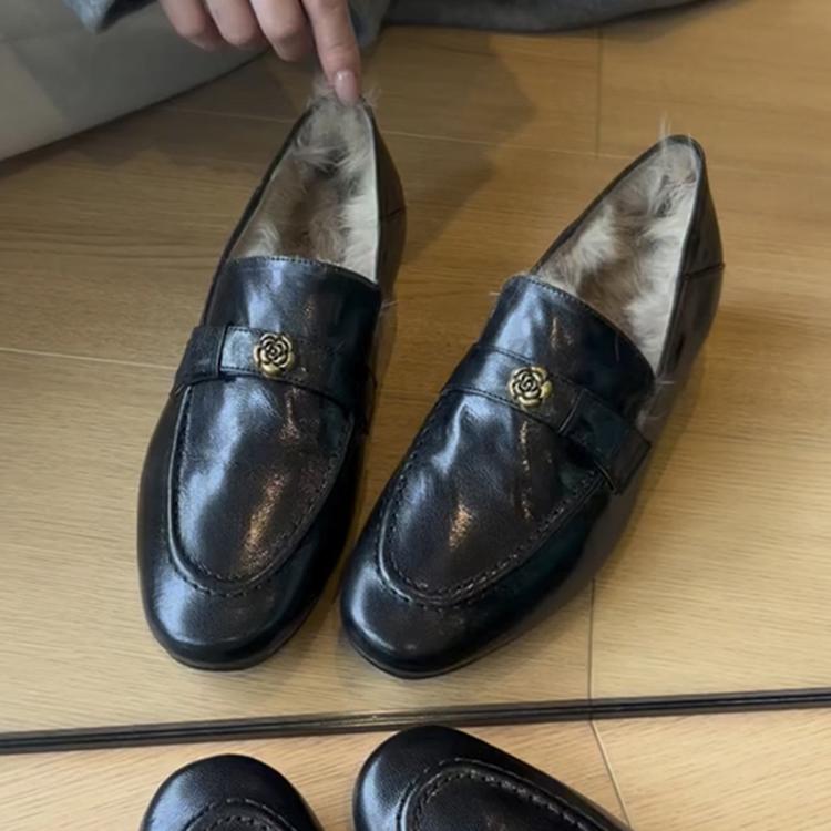 羊毛版~真皮山茶花一脚蹬毛毛鞋乐福鞋女新款秋冬加绒小皮鞋单鞋