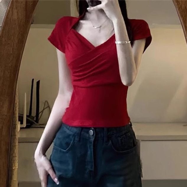 法式绝美v领交叉酒红色短袖T恤女夏修身显瘦气质短款小众辣妹上衣