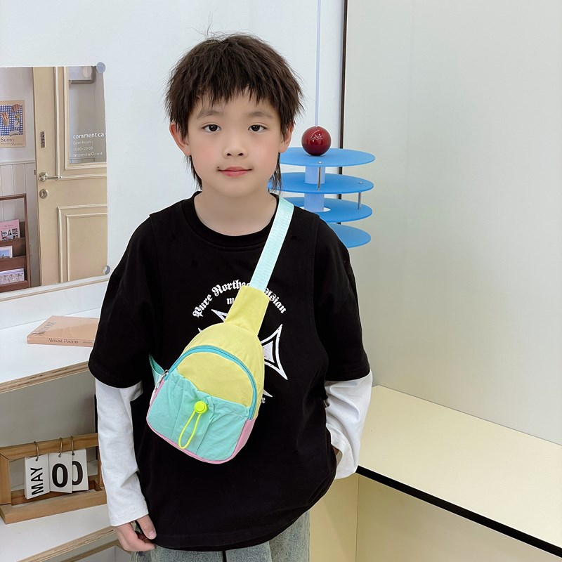 拼色儿童夏季超火小包包2025新款洋气韩版男童轻便斜挎包女童胸包