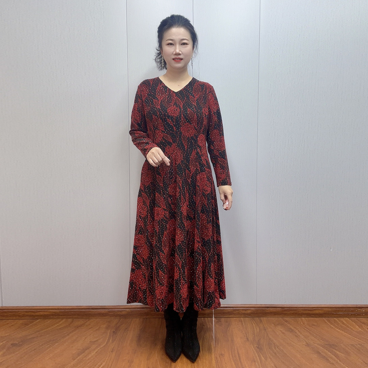 高档贵夫人连衣裙秋冬新款高弹力显瘦南韩金属丝烫钻长款大摆裙女