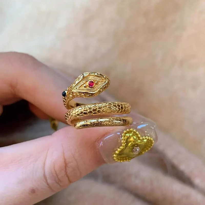 复古高级感红宝石灵蛇缠绕戒指小众设计精致戒本命年厂家直销