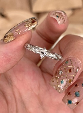 新款轻奢高级感色拉丝花纹锆石戒