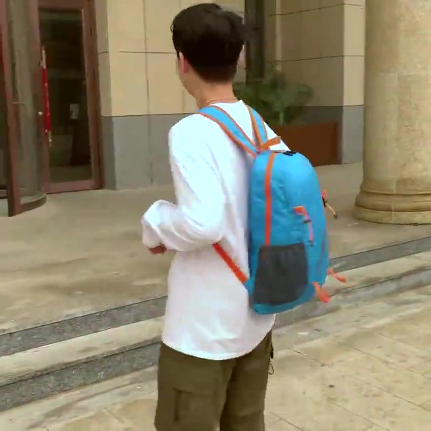 轻便防泼水折叠户外旅行双肩包