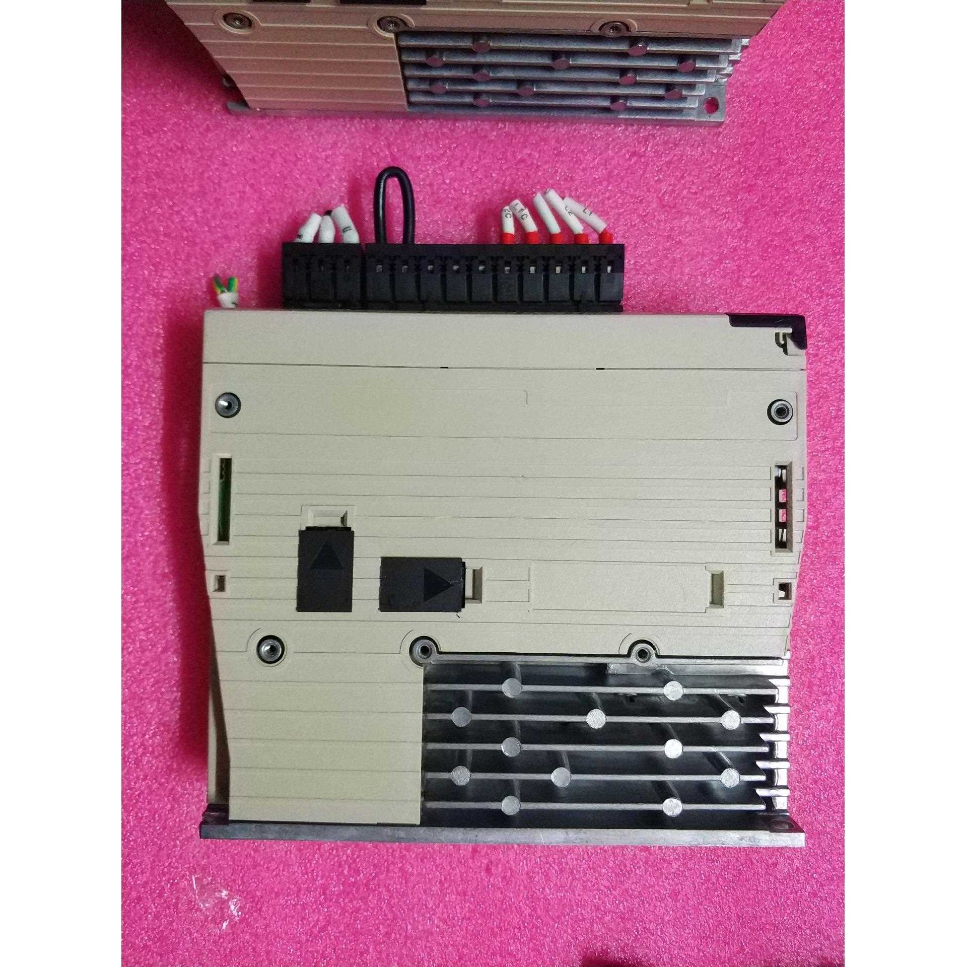 安川5系100W伺服驱动器SGDV-R90A11B，不是实价