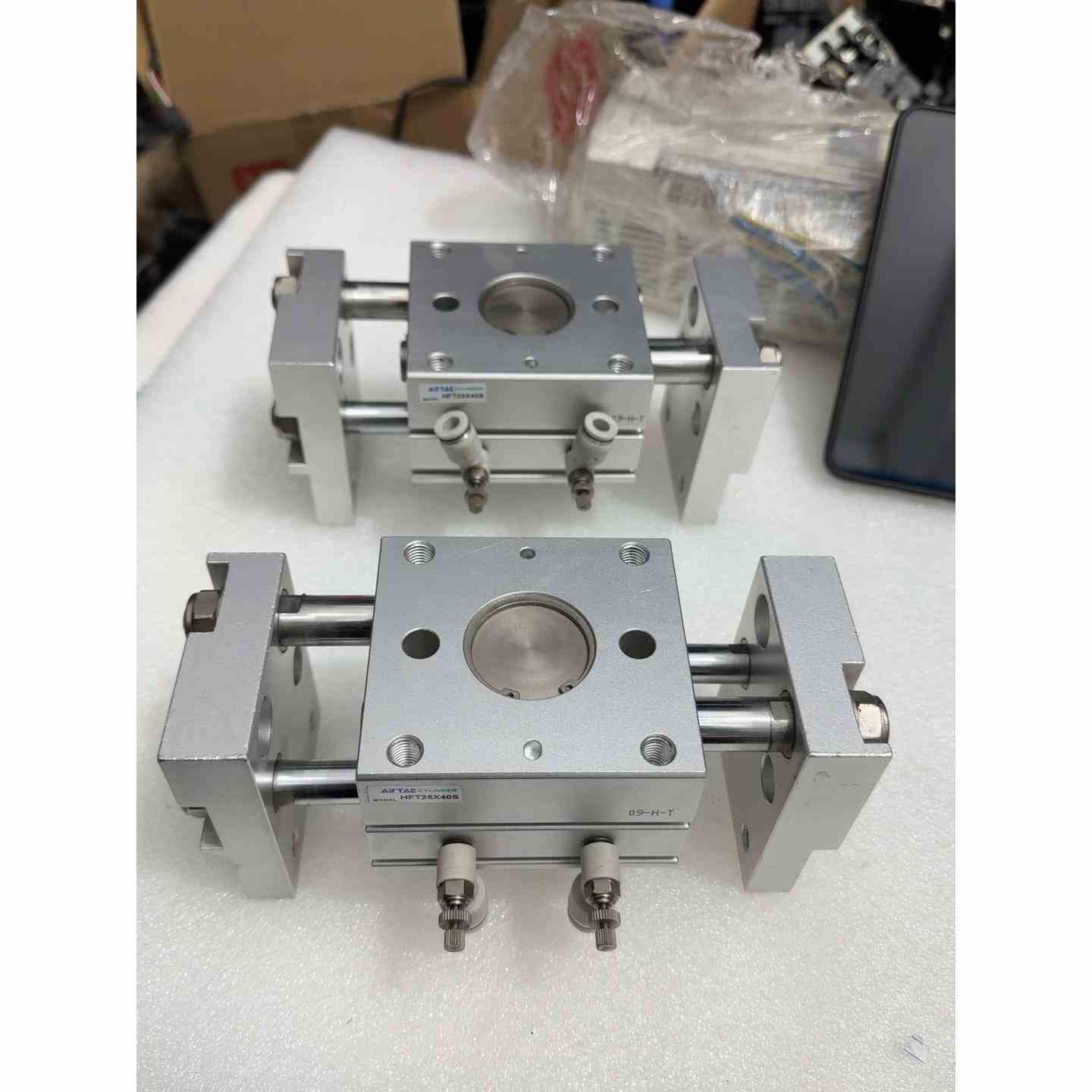 原装拆机亚德克HFT阔型手指气缸型号HFT25X40S成色不，不是实价