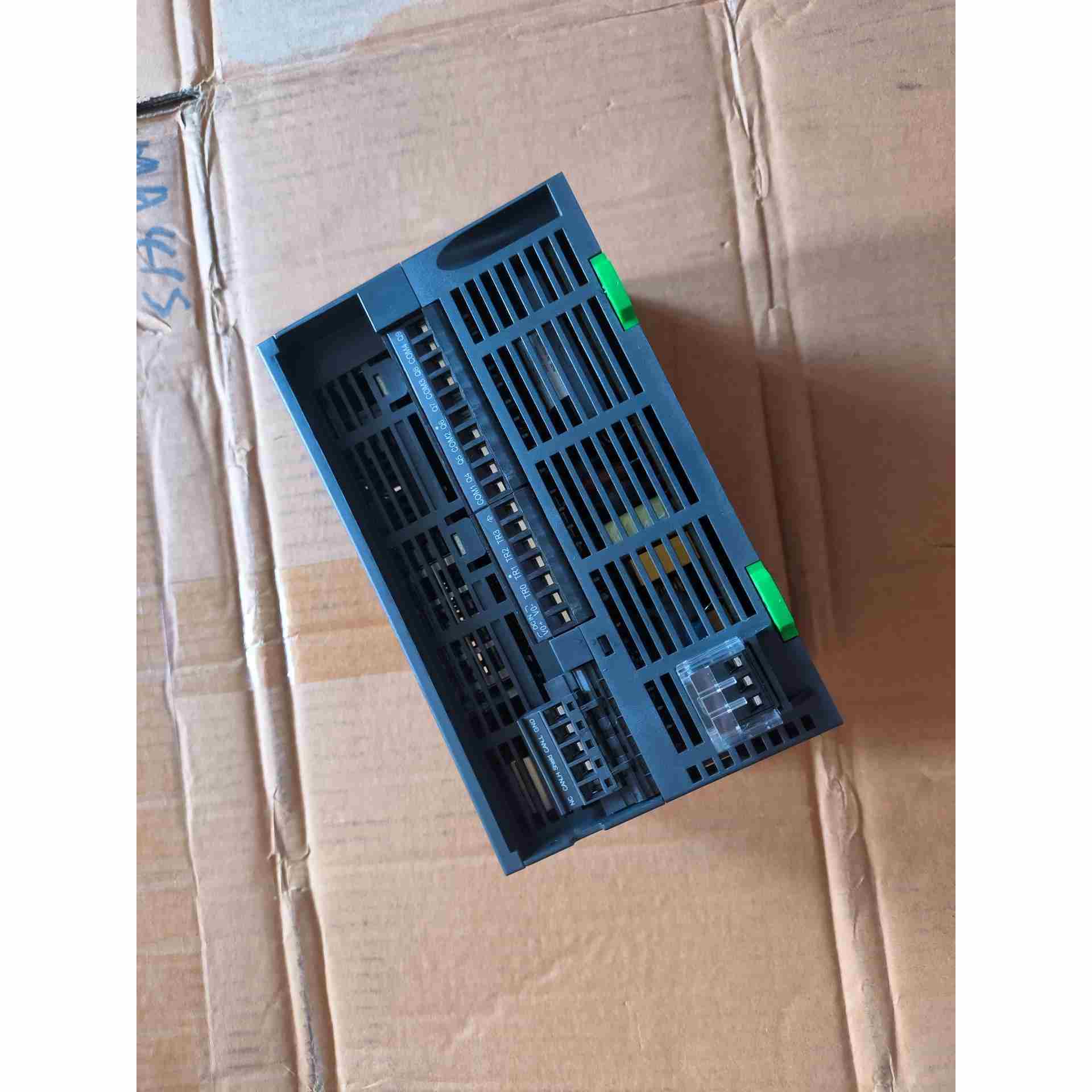 施耐德PLC TM241CEC24R 成色新 功能包好不包，不是实价