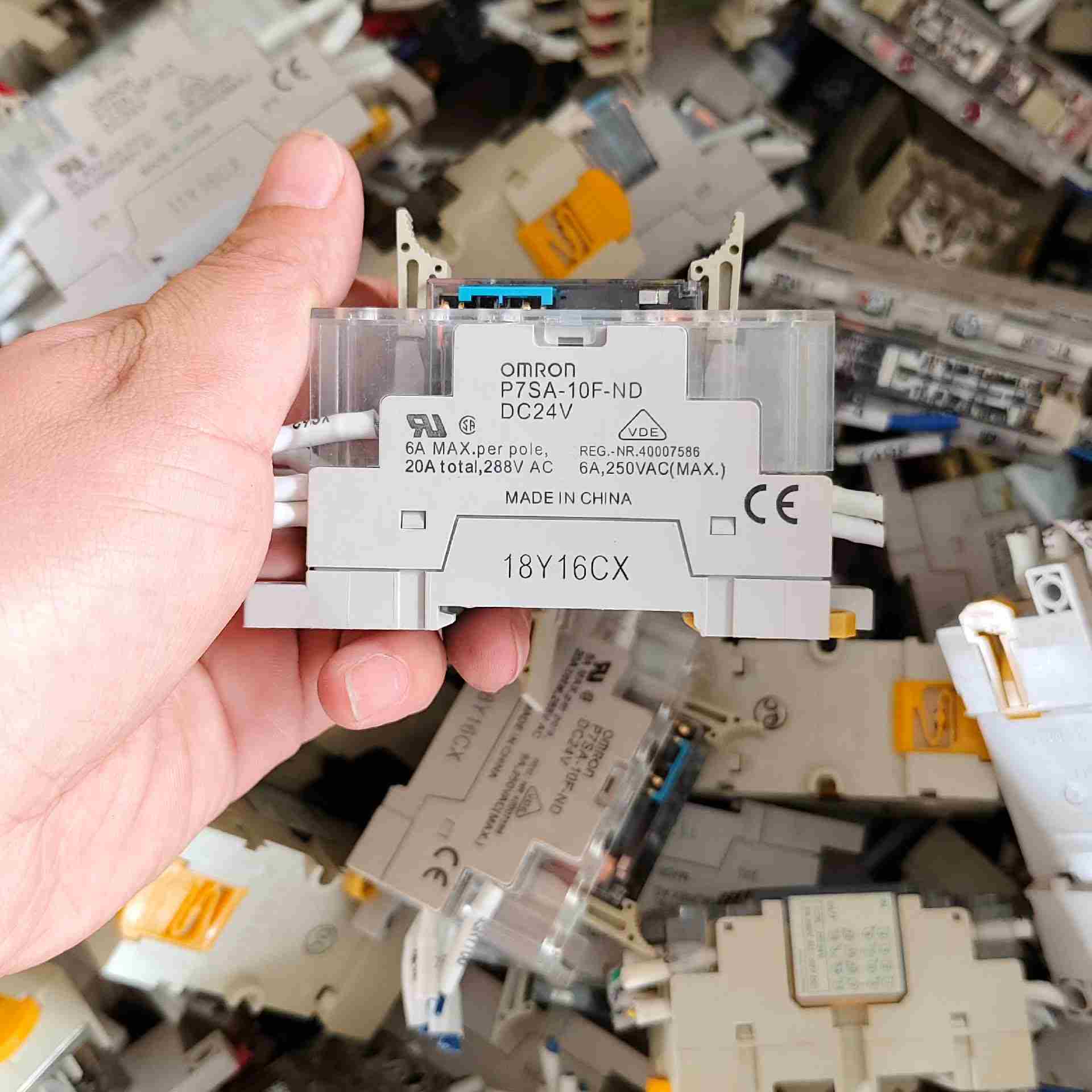 9新欧姆龙继电器 G7SA-2A2B,G7SA-3A1B底座,不是实价