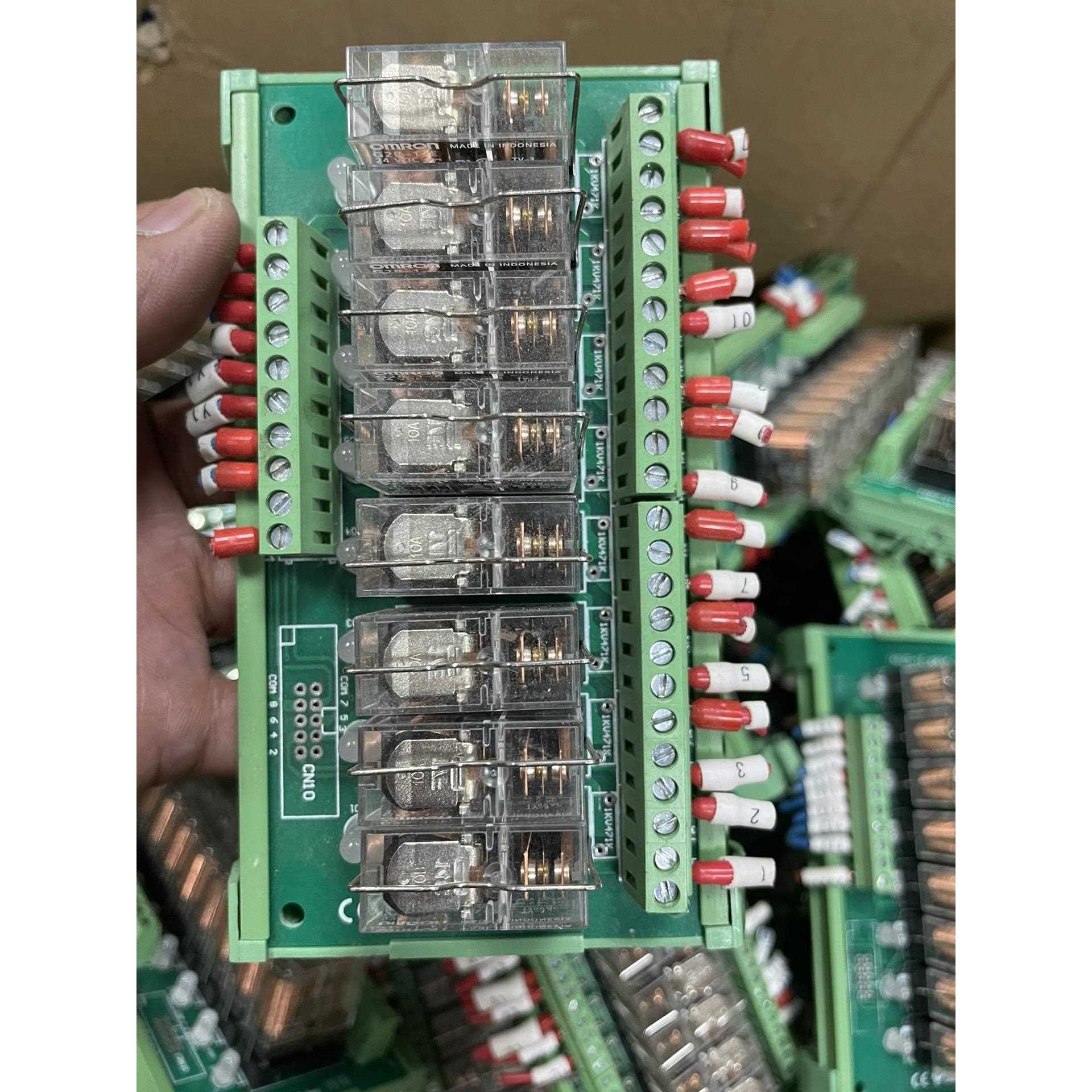 8路电磁欧姆龙继电器模组座24vPLC流放大板输出控制模块，不是实