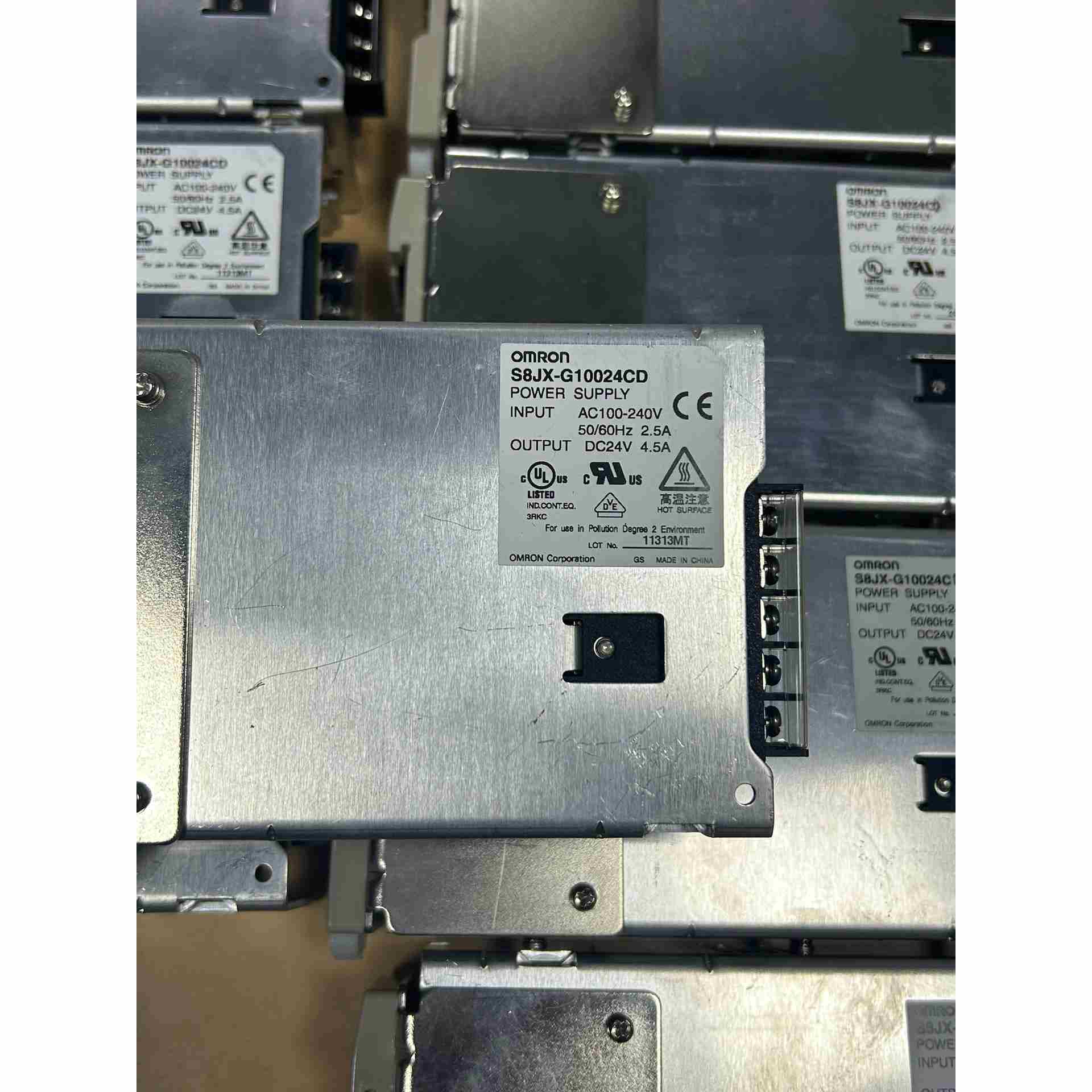 欧姆龙开关电源OMRON 型号S8JX-G10024CD，2，不是实价