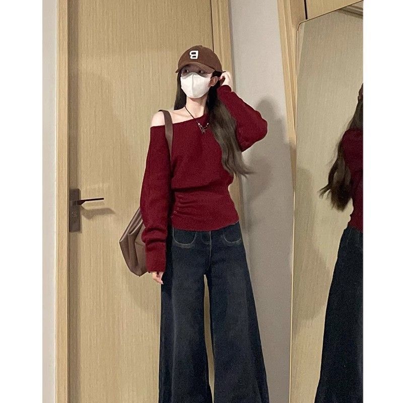 甜辣妹斜领露肩长袖针织