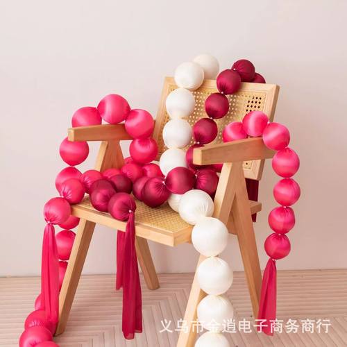 婚庆道具彩色布艺球串装饰橱窗背景婚礼弹力布牛奶丝泡沫球串挂件