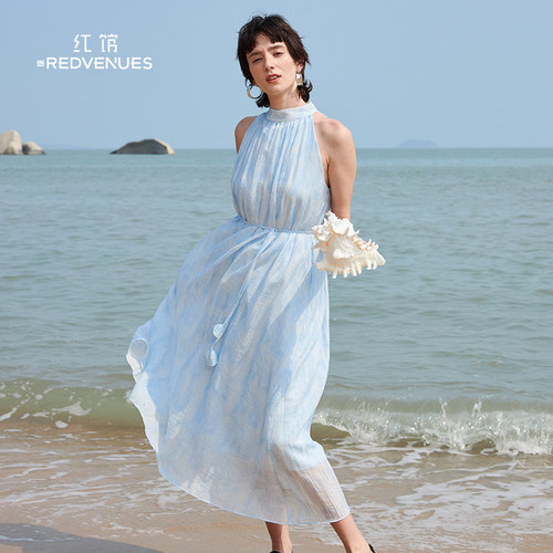 红馆2026夏季新款挂脖连衣裙艺术生明媚穿搭中长裙海边度假小裙子