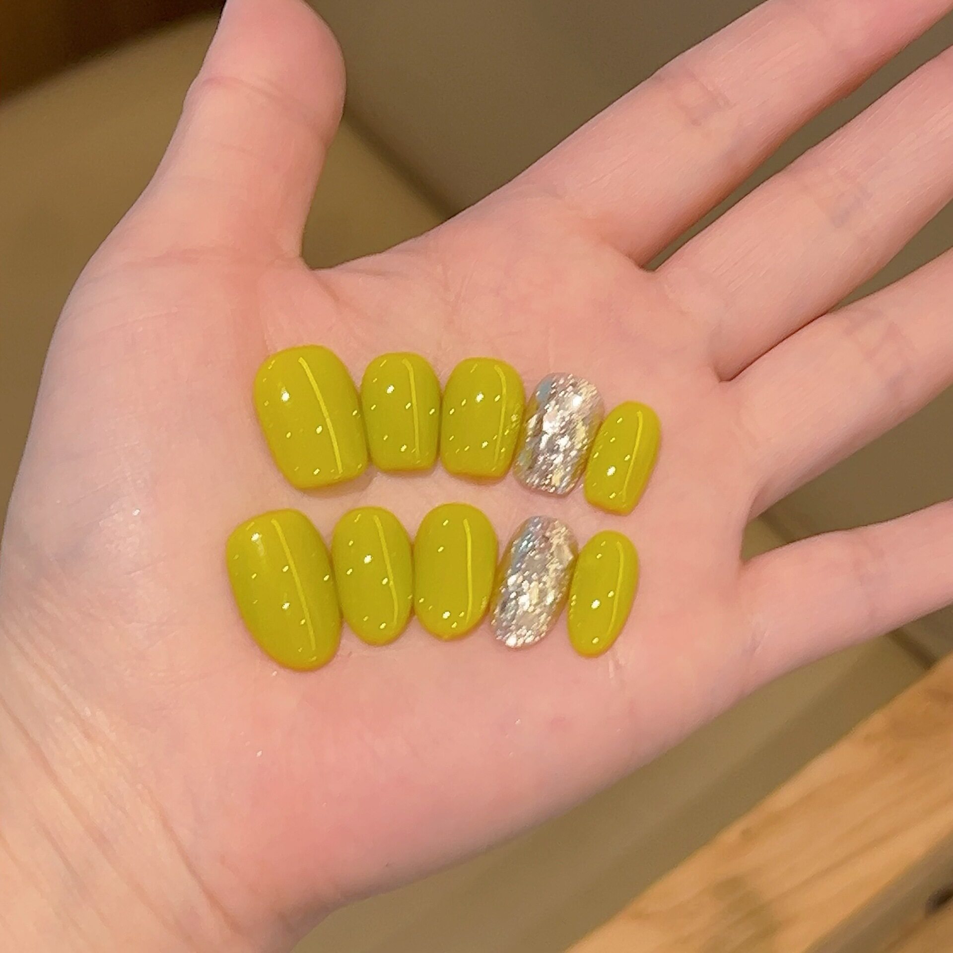 【芥末绿】法式纯手工甜美风黄色穿戴甲银色亮片美甲贴片假指甲