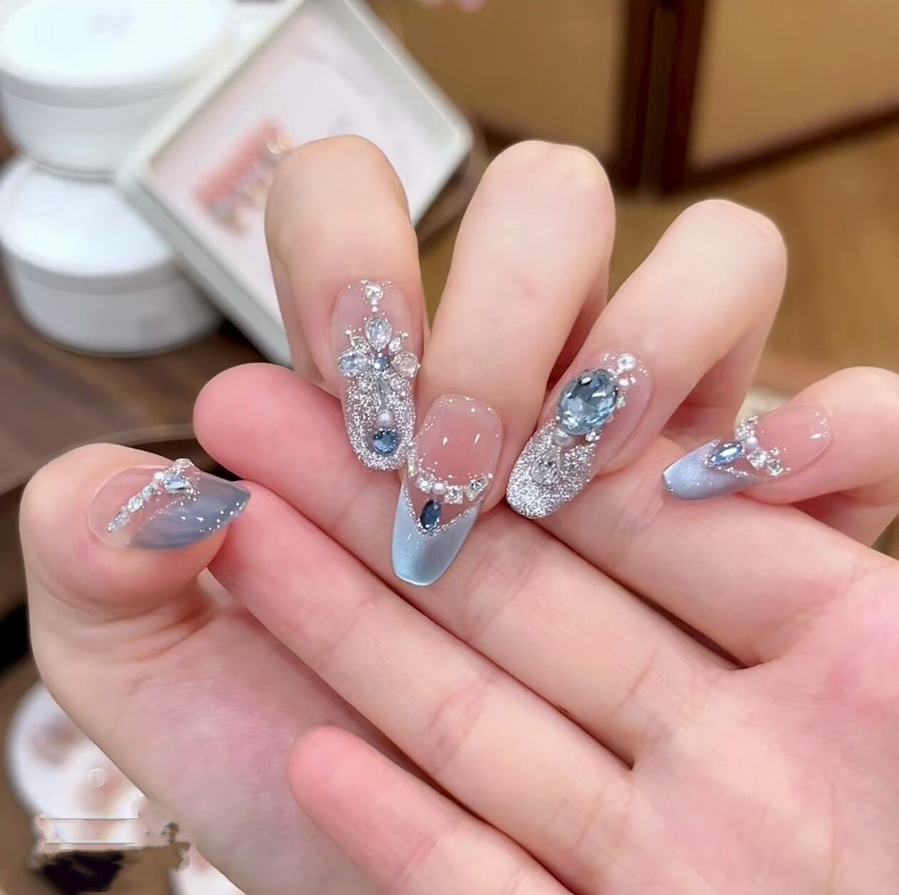 【海盐冰晶】纯手工穿戴甲高级感玻璃珠水光猫眼爆闪显白美甲贴片