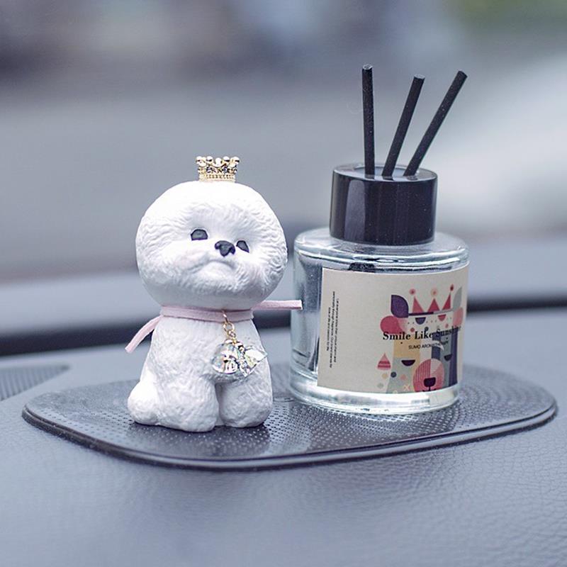 水晶铃铛比熊狗车载香薰水摆件汽车内中控台上装饰品可爱女士创意