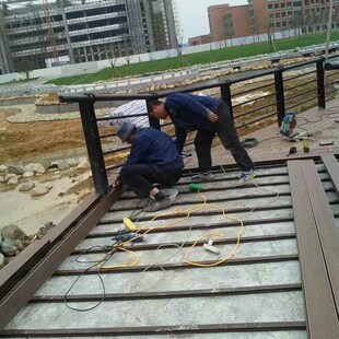 圆孔塑木地板防腐木地板户外露台室外木塑地板公园景观园林栈道板