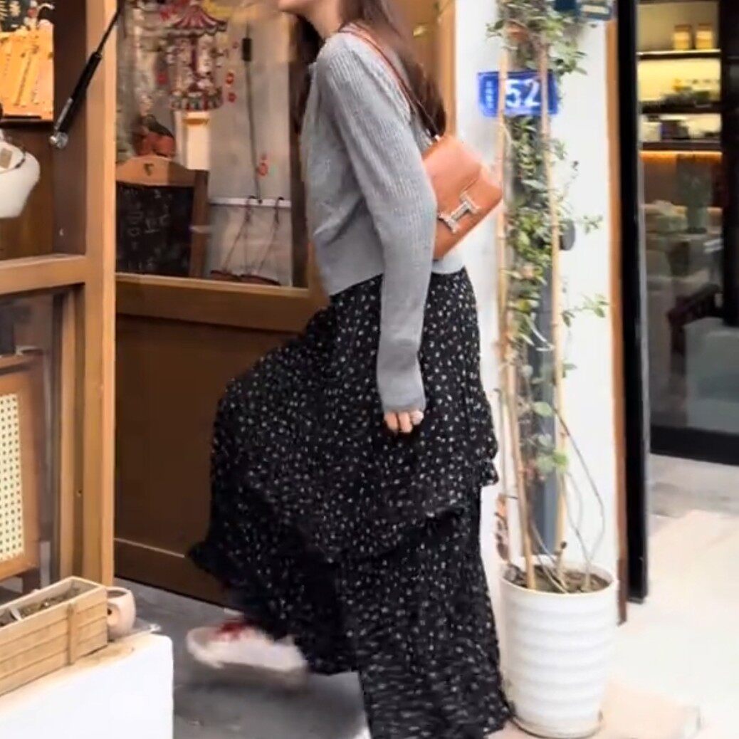 松紧腰碎花a字半身裙女2026春夏褶皱侧开叉高腰遮胯不规则长裙子