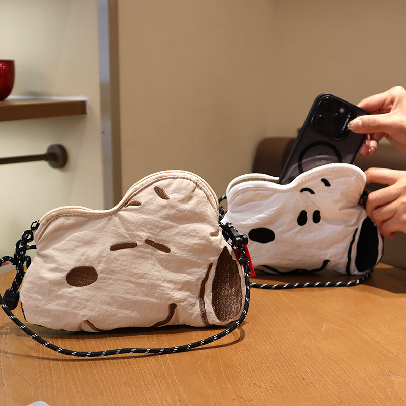 卡通可爱刺绣小狗史努比造型百搭轻便单肩斜挎包腋下包,箱包皮具/热销女包/男包,腋下包,淘宝优惠券,粉丝福利购,淘宝优惠卷