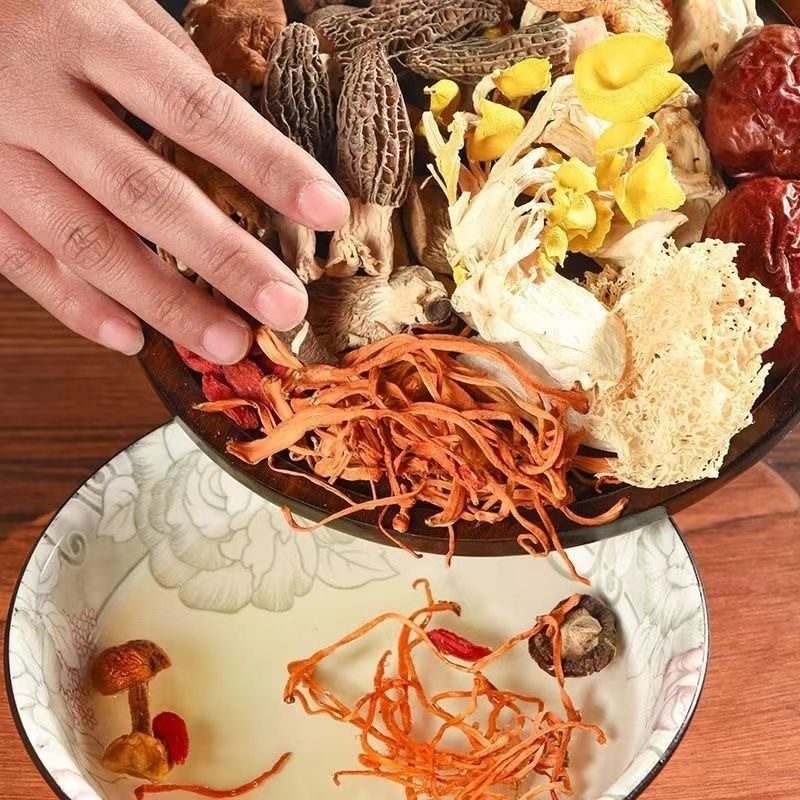 七彩菌菇汤包云南特产羊肚菌鹿茸菇杏鲍菇虫草花煲汤炖鸡汤美味汤