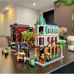 街景系列转角精品酒店15周年男女孩高砖拼搭建筑积木玩具模型礼物