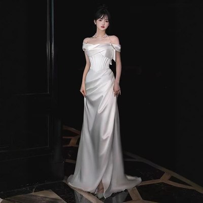 法式一字肩白色缎面迎宾出门轻婚纱新娘宴会拖尾显瘦敬酒晚礼服裙