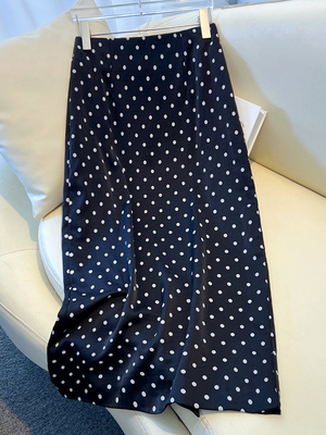 高端醋酸波点半身裙女秋2025新款垂坠感缎面a字直筒裙黑色包臀裙