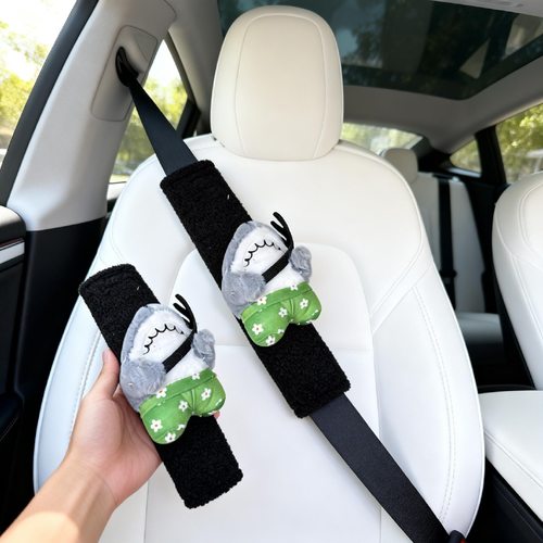 新款创意安全带毛绒套叉子鲨鱼公仔儿童玩具车载装饰玩偶护肩批发