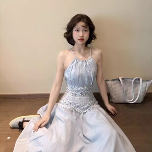 绝美气质收腰长裙小个子 海边度假蓝色镂空刺绣挂脖连衣裙女夏法式