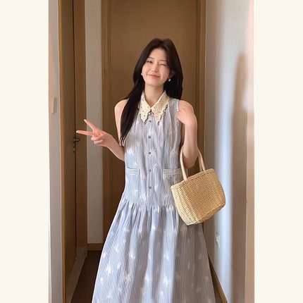 夏天巨好看蓝色条纹无袖连衣裙女新款漂亮绣花翻领a字裙绝美裙子