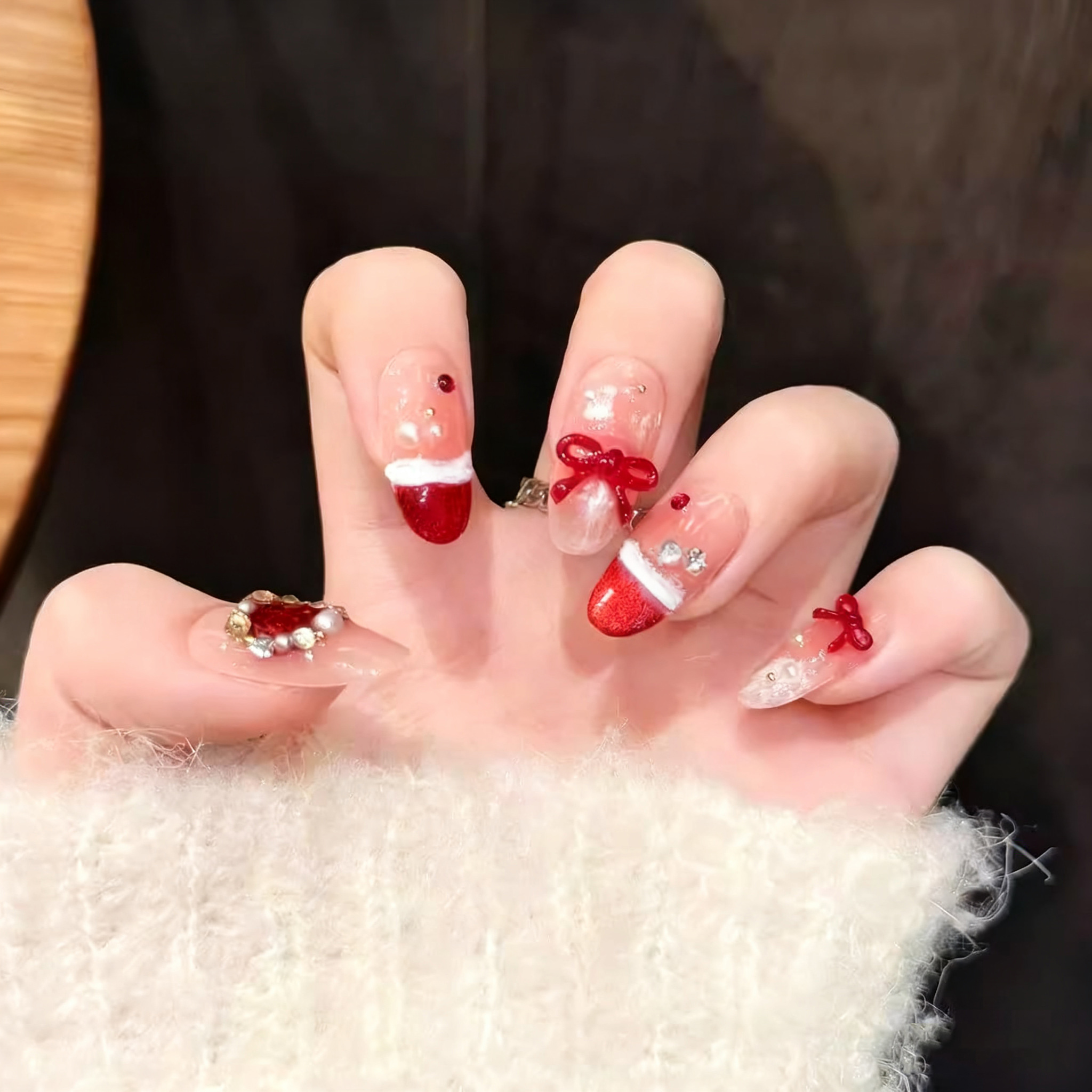 红色法式猫眼蝴蝶结显白圣诞甲高级感手工穿戴甲短款光疗美甲贴片