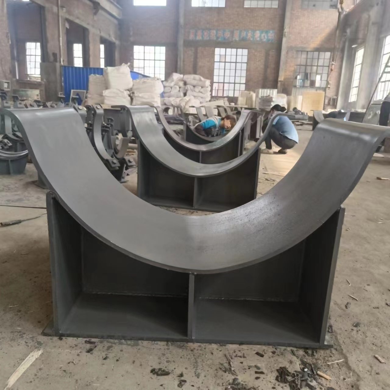 管道支吊架夹式滑动支座蛭石隔热管托聚氨酯保冷管托管夹向导支架