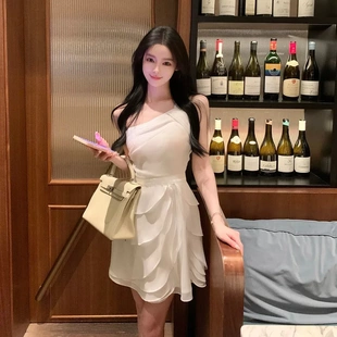 热狗很辣波澜月光斜肩连衣裙女优雅高级荷叶边吊带裙 Hotdog