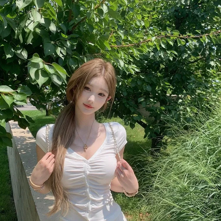 JMSHOP 樱岛夏天 显瘦褶皱V领修身小心机短袖t恤女夏设计感上衣