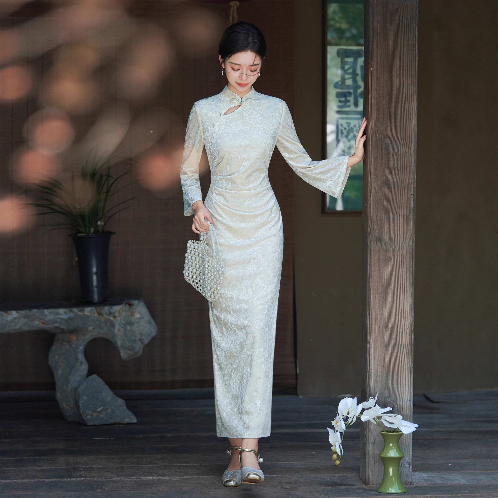 新中式白色丝绒旗袍敬酒服新娘领证登记连衣裙女订婚礼服秋冬新款