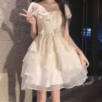 法式气质初恋温柔少女感风情万种2026年夏季泡泡袖蓬蓬蛋糕连衣裙