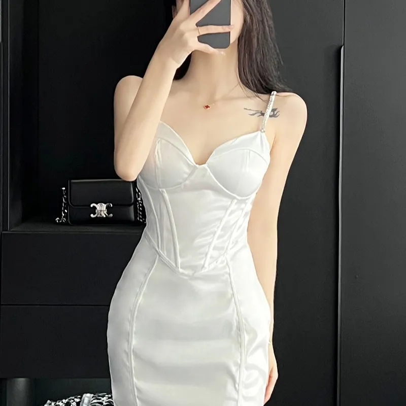 TZ2442V领吊带连衣裙女2023夏新款气质高腰鱼骨设计礼服包臀短裙