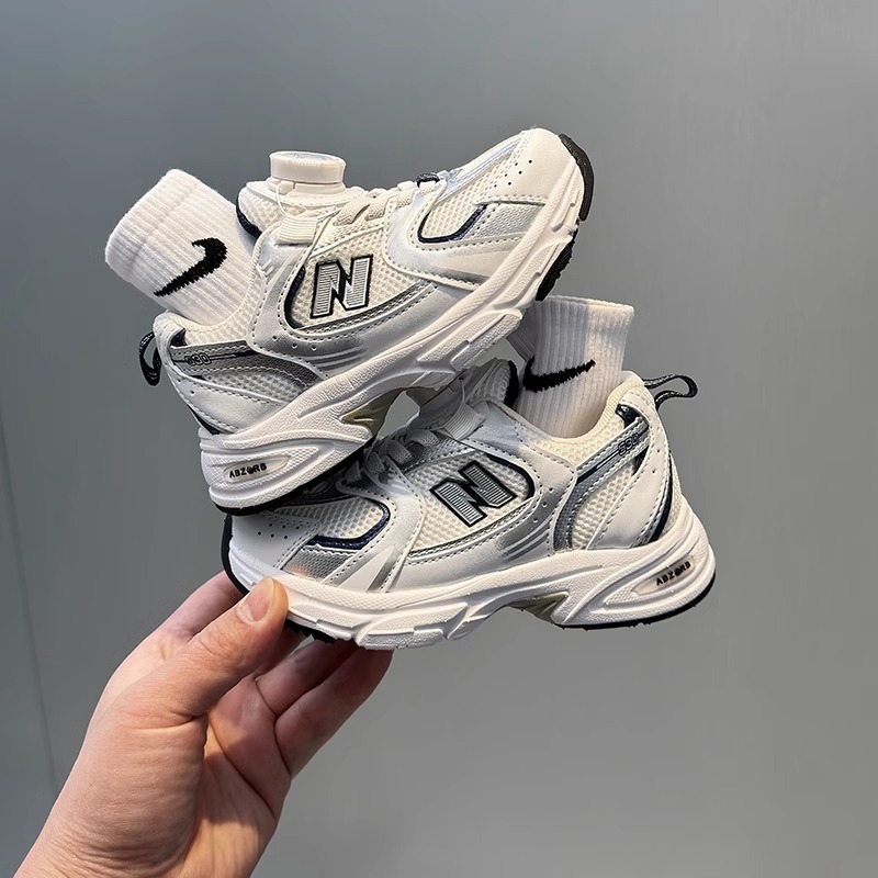 儿童旋转扣运动鞋好穿防滑潮牌!