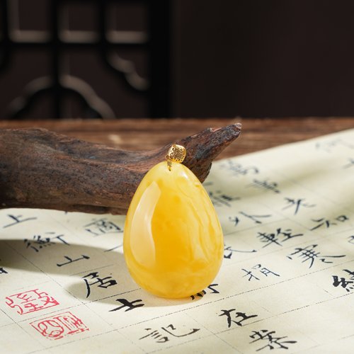 青城山天然鸡油黄蜜蜡孤品手串