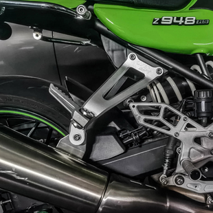 Z900RS后脚踏支架 OVER同款适合川崎Z900RS改装排气串联吊架配件