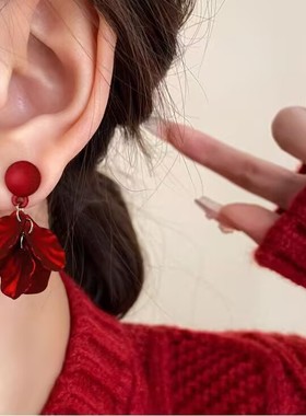 红色超仙花瓣耳环耳饰高级复古气质玫瑰耳钉网红中国风高级感洋气