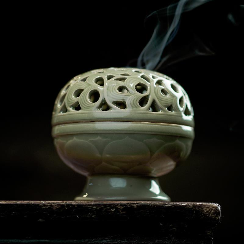 越窑新款龙泉青瓷手工香熏炉复古室内陶瓷塔香炉檀香炉沉香盘香炉