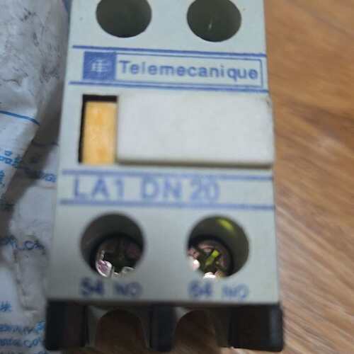 {议价}施耐德LA1-DN20C全新工程剩余{可维修}