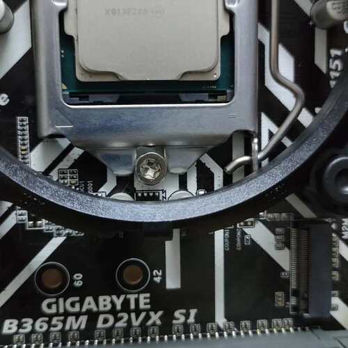 {议价}技嘉主板B365m一D2VX一SI加i3--9100F，另送{可维修}